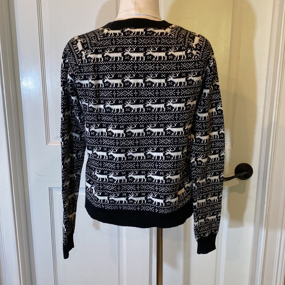 Levi’s Reindeer Sweater - Picture 2 of 3